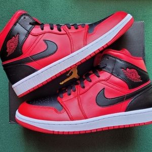Nike Air Jordan 1 Mid Reverse Bred Mens Size 10.5